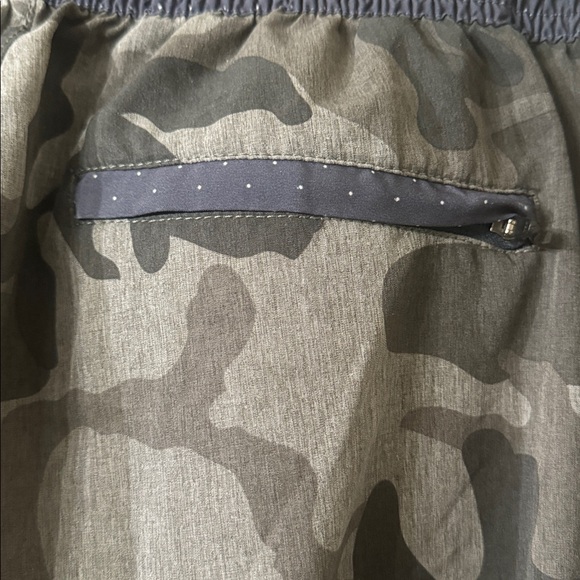 Vuori Camo Shorts Medium - Picture 7 of 10
